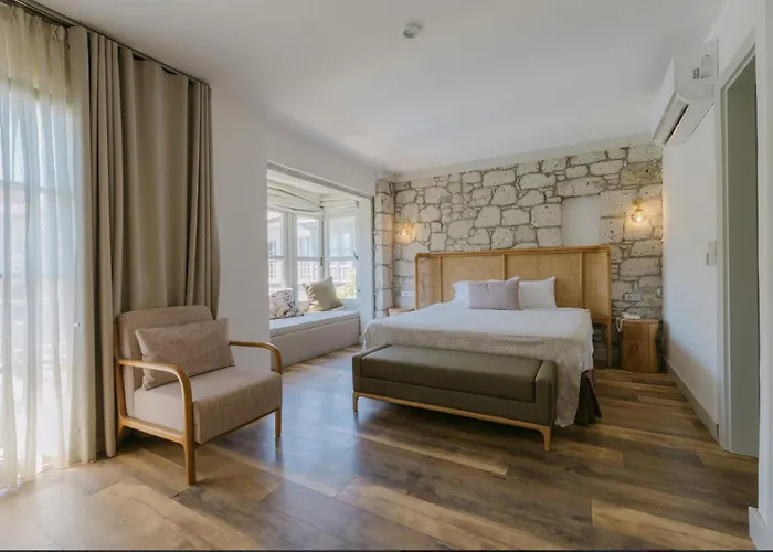 Fiora Alacati מלון *